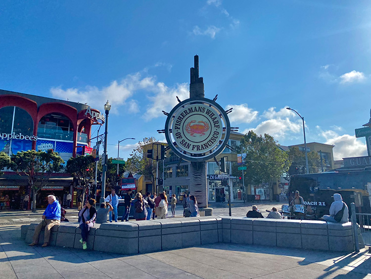 Met de hop on hop off bus door San Francisco - Fishermans Wharf