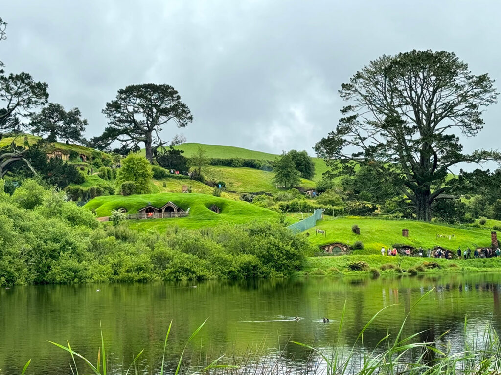 Drukte bij Hobbiton Movie Set