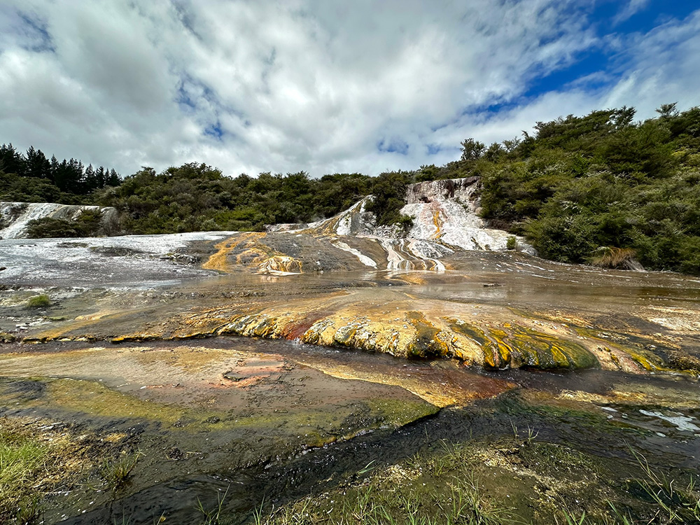 Orakei Korako Geothermal Park en Cave