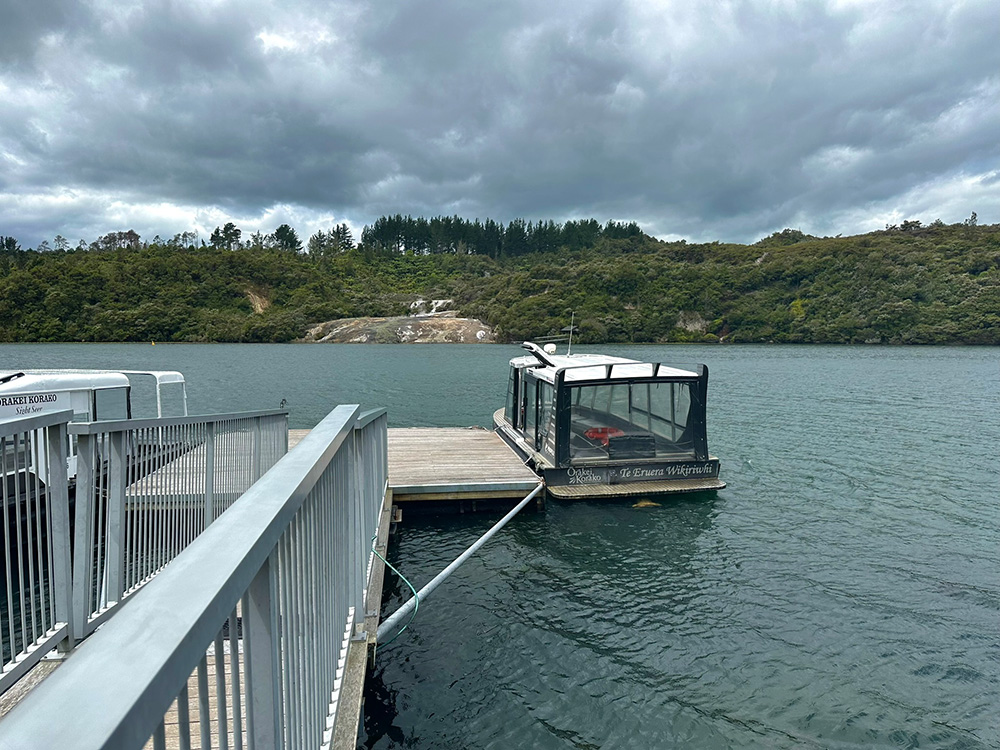 Orakei Korako Geothermal Park en Cave - met de boot