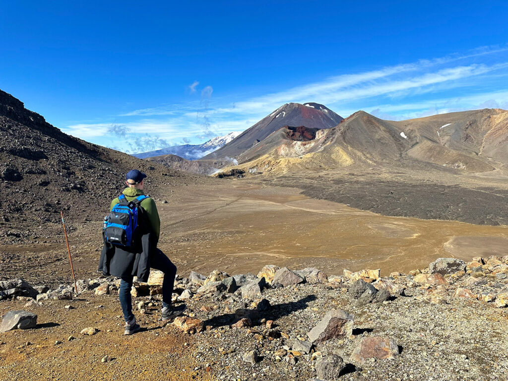 Tangariro-Alpine-Crossing-terugkijkend-naar-de-vulkaan