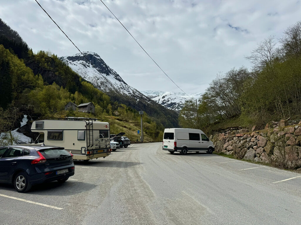 Begin van de wandeling naar Buarbreen - parkeerplaats 1